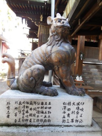 陶器製の吽形狛犬（諏訪蘇山作）