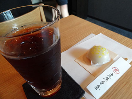 あづき茶と伊賀餅