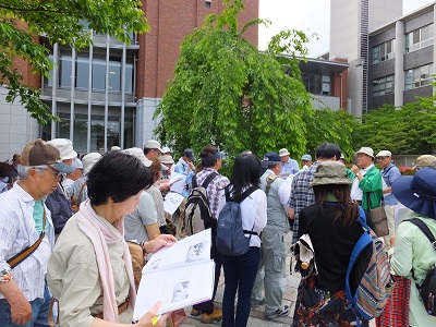 同志社大新町キャンパスにて高橋会員より説明