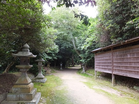 この参道を馬が通り抜けるシーンが見物