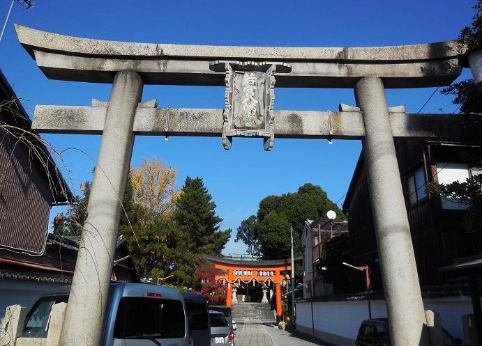 若宮八幡宮正面の鳥居