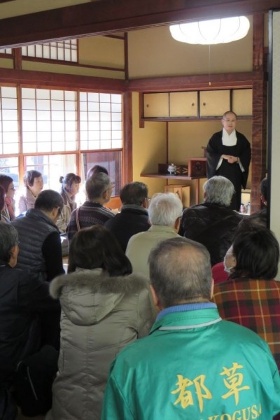 山田浄香住職様の御話を聞く