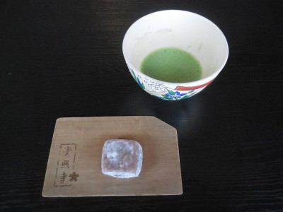 美味しいお菓子とお抹茶のおもてなし