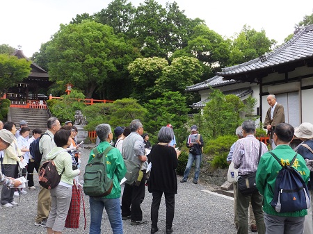 建勲神社境内にて