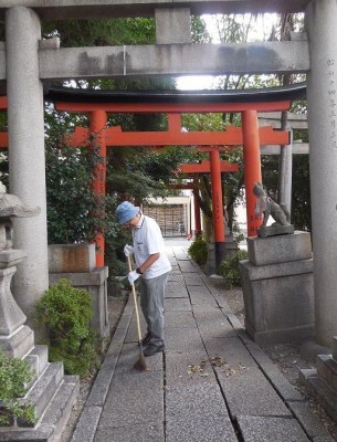 清掃風景（参道）