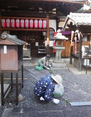 清掃風景(観音堂前)