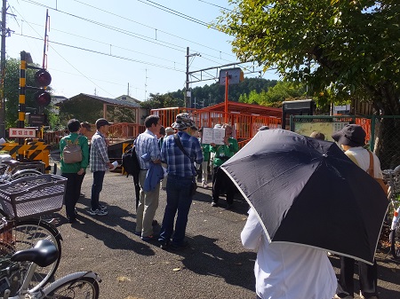 三宅八幡駅前にて武富部長