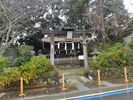 王子神社（闇の宮）、 鎌倉時代に熊野若一王子を勧奨し正一位の位を受けた。 鬱蒼とした森の中にあったので、くらがりの宮、位有の宮とも云われた