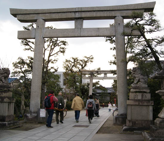 西院春日神社に到着しました