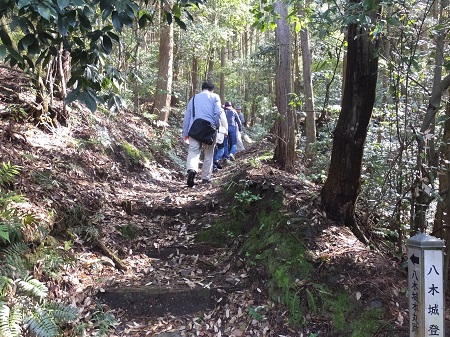 八木城登山道