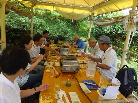 さ～お待ちかねの食事の時間です