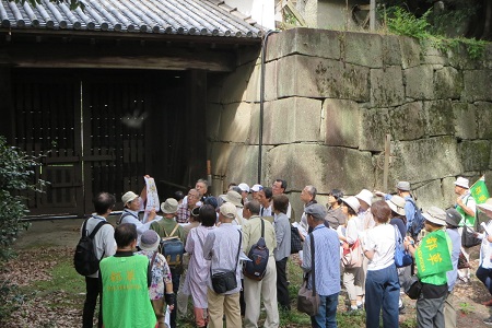 西門にて熊谷副理事長より説明