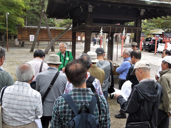 豊国神社の盛衰等を説明する林寛治監事