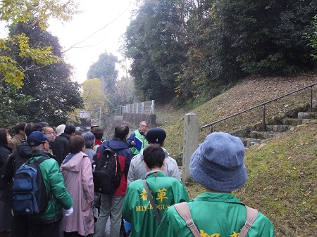 中宮定子、鳥戸野陵参道