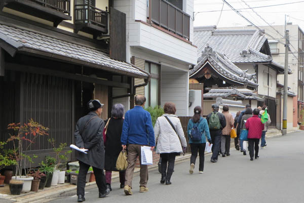 今度は押小路通りを東へ