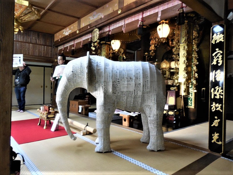 當麻寺本堂内