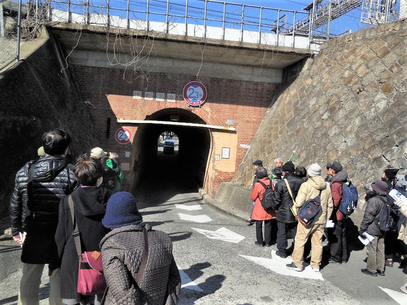 東海道線を潜って安祥寺へ