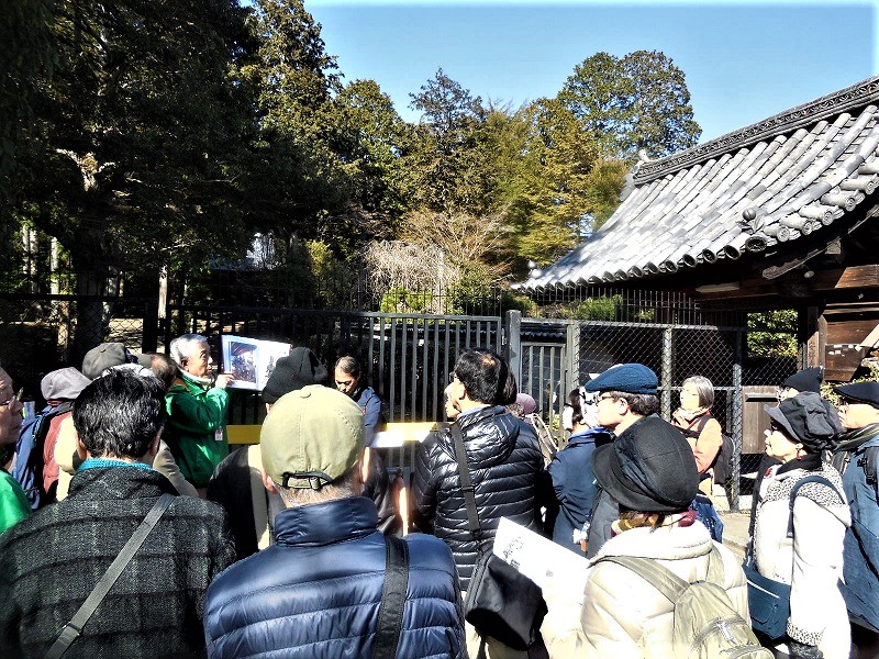 安祥寺について説明する野津隆会員