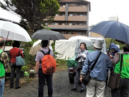 龍馬の避難小屋について説明(安田富枝会員)