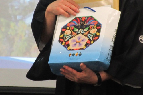 ご先祖様が18歳の時に作成された図案を靈明神社200年祭記念の一つとした紙袋