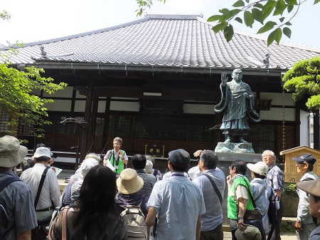 墨染寺の説明（奥本会員）