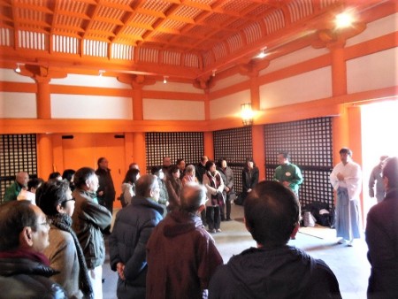 生嶌権禰宜様のごあいさつ及び事前説明(額殿)