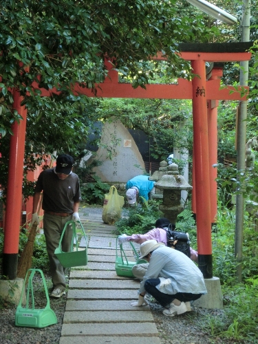 1176-朱の鳥居付近美化清掃.JPG