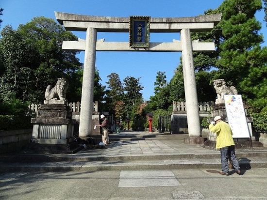1364-わら天神鳥居１１.11.4.JPG