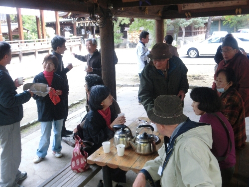 1500-１１.12.6上御霊神社一服.JPG