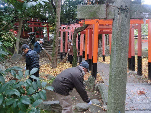 1504-１１.12.6上御霊神社美化活動会員さん.JPG