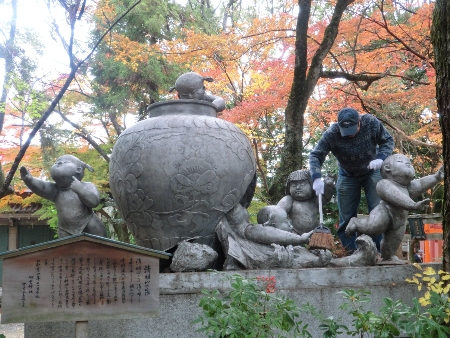 1505-１１.12.6上御霊神社美化深澤さん.JPG