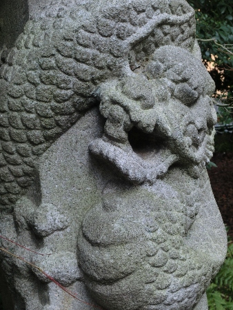 1592-12.1.24浄福寺灯篭の龍.jpg