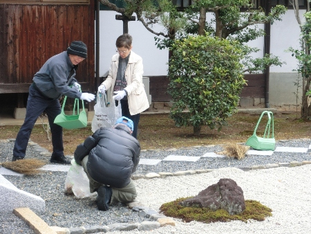 1653-12.2.16報恩時美化活動風景２.jpg