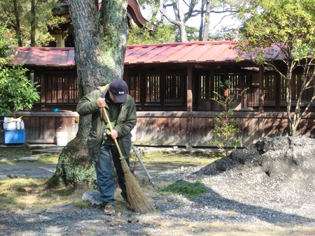 1699-12.3.3豊国神社美化鹿田さん.jpg