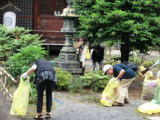 2309-12.6.24六孫王神社本殿前活動風景.jpg