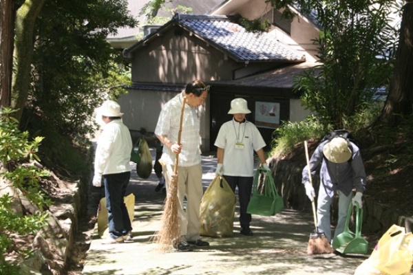 2368-１２．７．１７知恩寺美化4，5人活動.jpg