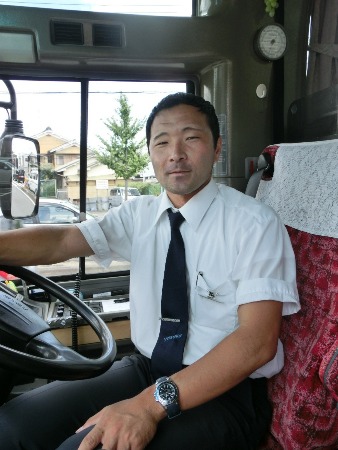 2496-12.8.23山崎新一郎運転手.jpg