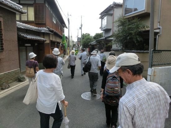 2505-12.8.23上善寺に向かって歩く.jpg