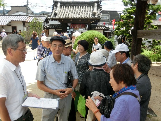 2510-12.8.23大善寺でのみなさん.jpg