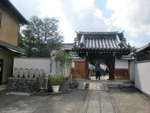 2720-12.10.10光念寺山門.jpg