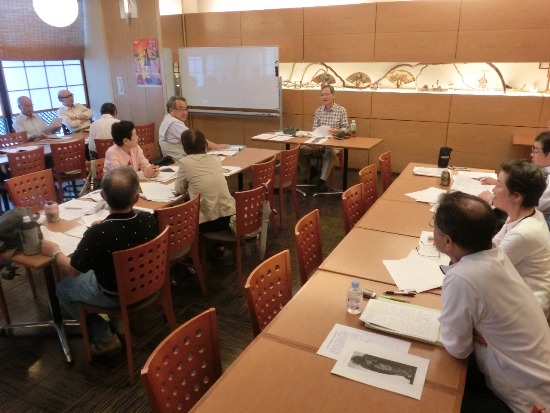 2735-12.9.29地蔵研究会壁側から全体風景.jpg