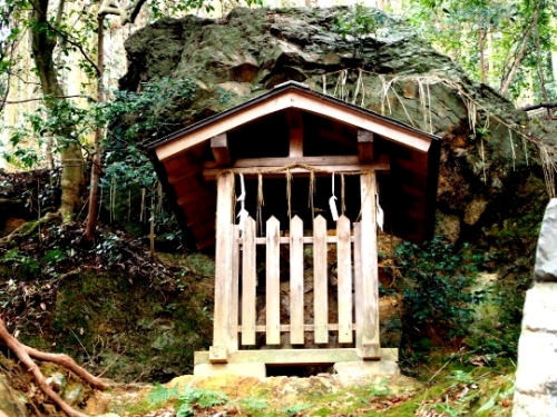 2813-12.11.15山住神社磐座.jpg