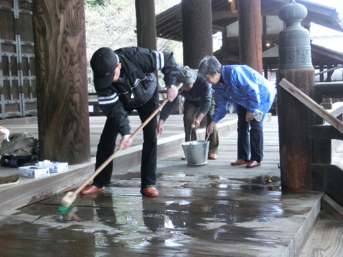 3503-13.3.20妙顕寺美化３人.jpg