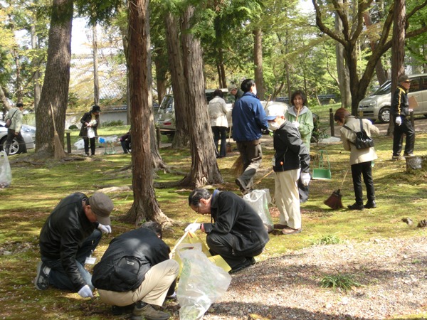 3750-13.4.11南禅寺美化多人数.jpg