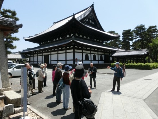 3847-13.5.8相国寺美化終了後ミニツアー説明風景.jpg