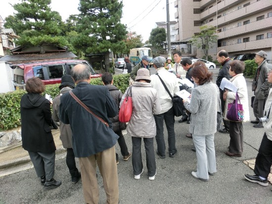 4640-13.11.13酒井氏の宇治帝陵案内全体風景.jpg