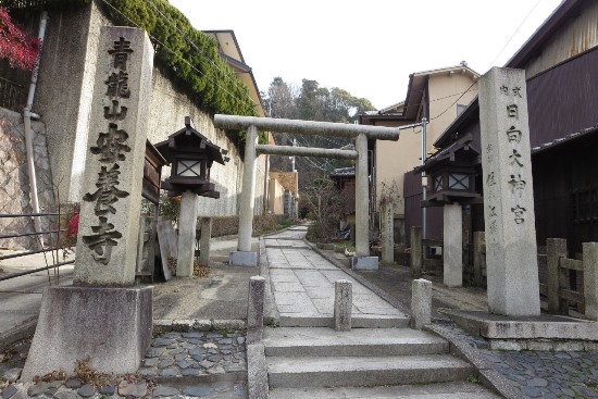 4897-地下鉄から最初の日向大神宮石碑.jpg