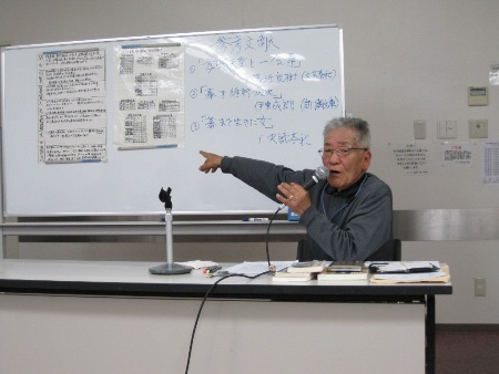 537-１０.12.8研究会白板と藤野氏.JPG