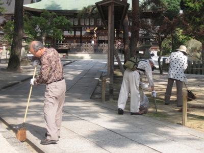 599-今宮神社清掃風景.JPG