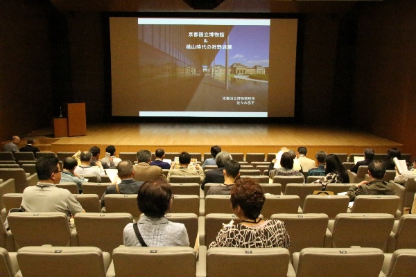 15.4.26  １級合格者の会　地下会場の様子